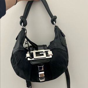 Unworn y2k early 2000s style Guess bag, comes with detachable long strap